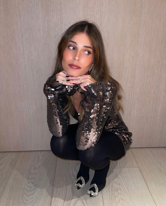 CORAL SIMANOVICH IS WEARING AMOR!